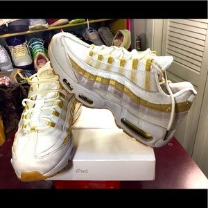 NIKE AIR MAX 95 DESERT SAND/METALLIC GOLD AV8428-001 Wmns SZ 8.